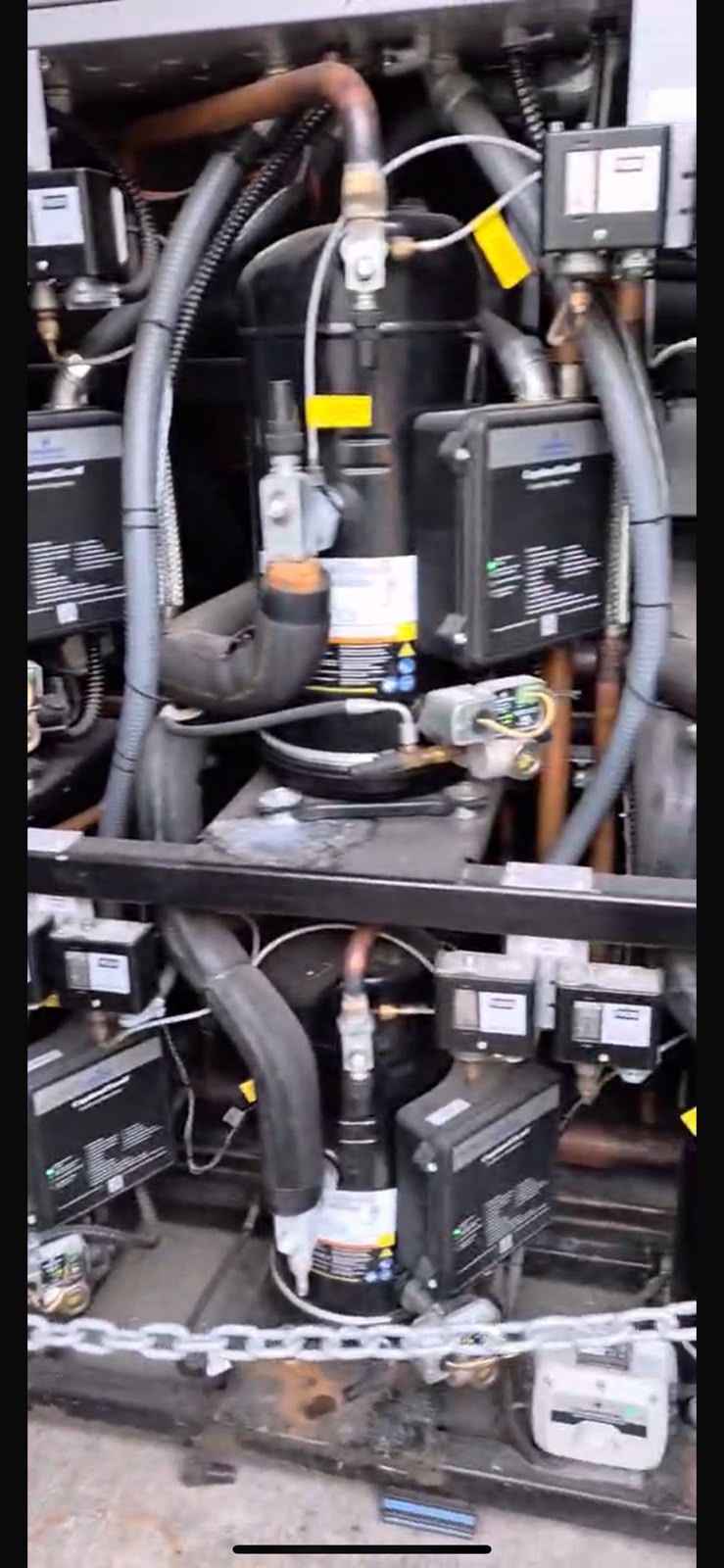 Conjunto de compresores y controles de refrigeración